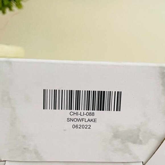 Chic & Tonic Snowflake Coffee Mug 16 Oz New with Gift Box - Picture 3 of 13